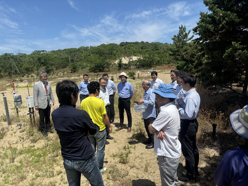 圃場視察の様子