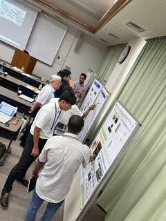 ポスターセッションの様子（１）